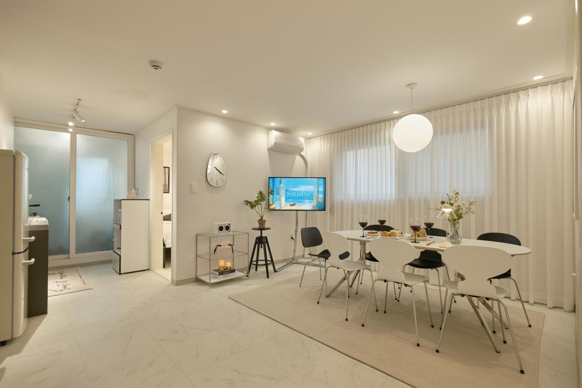 Apartment Serenoa Hapjeong *